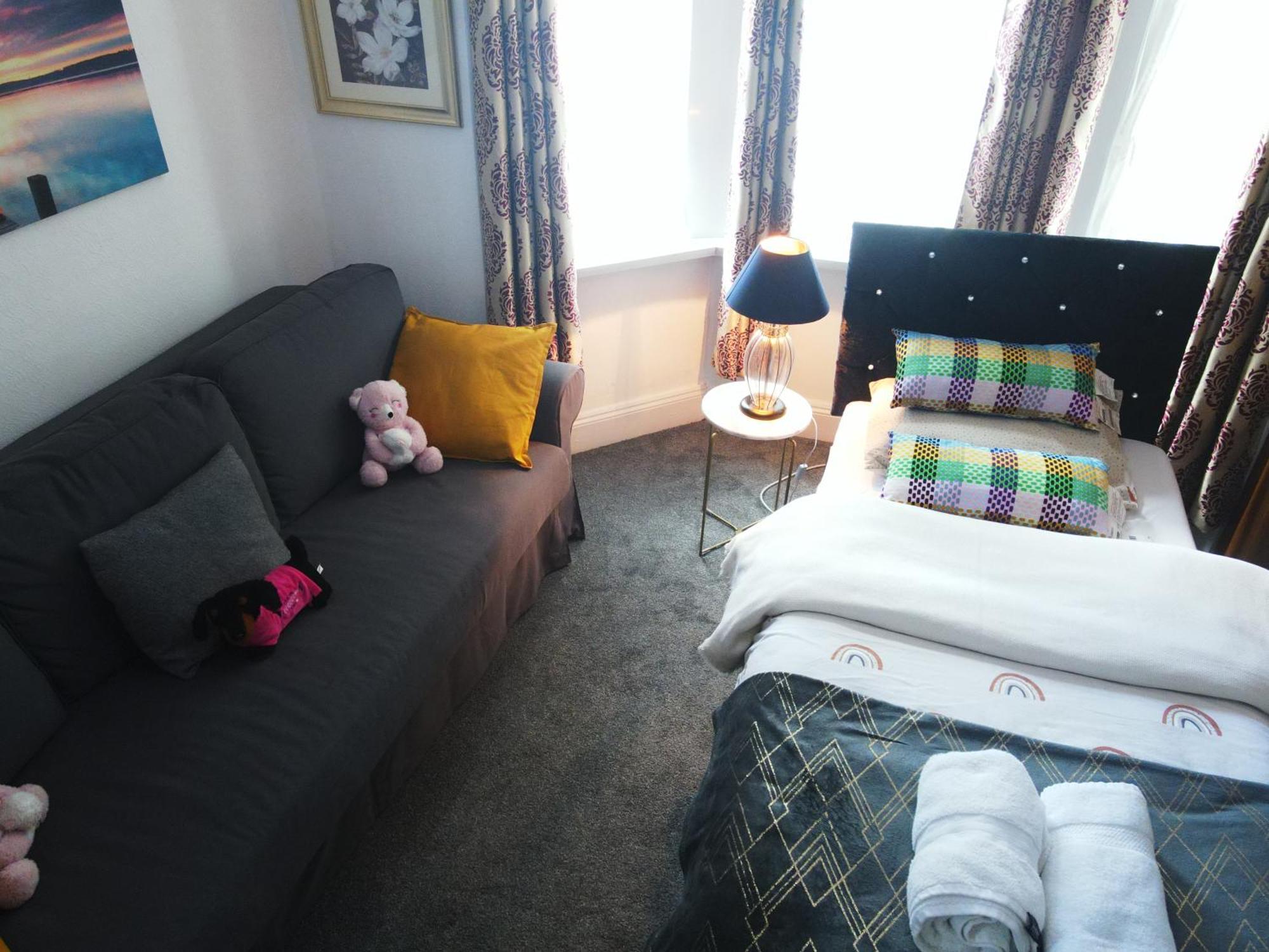Service Accommodation 2 Bed Room Apartment In Newport South Wales Near Celtic Manor Icc Wales Exterior foto