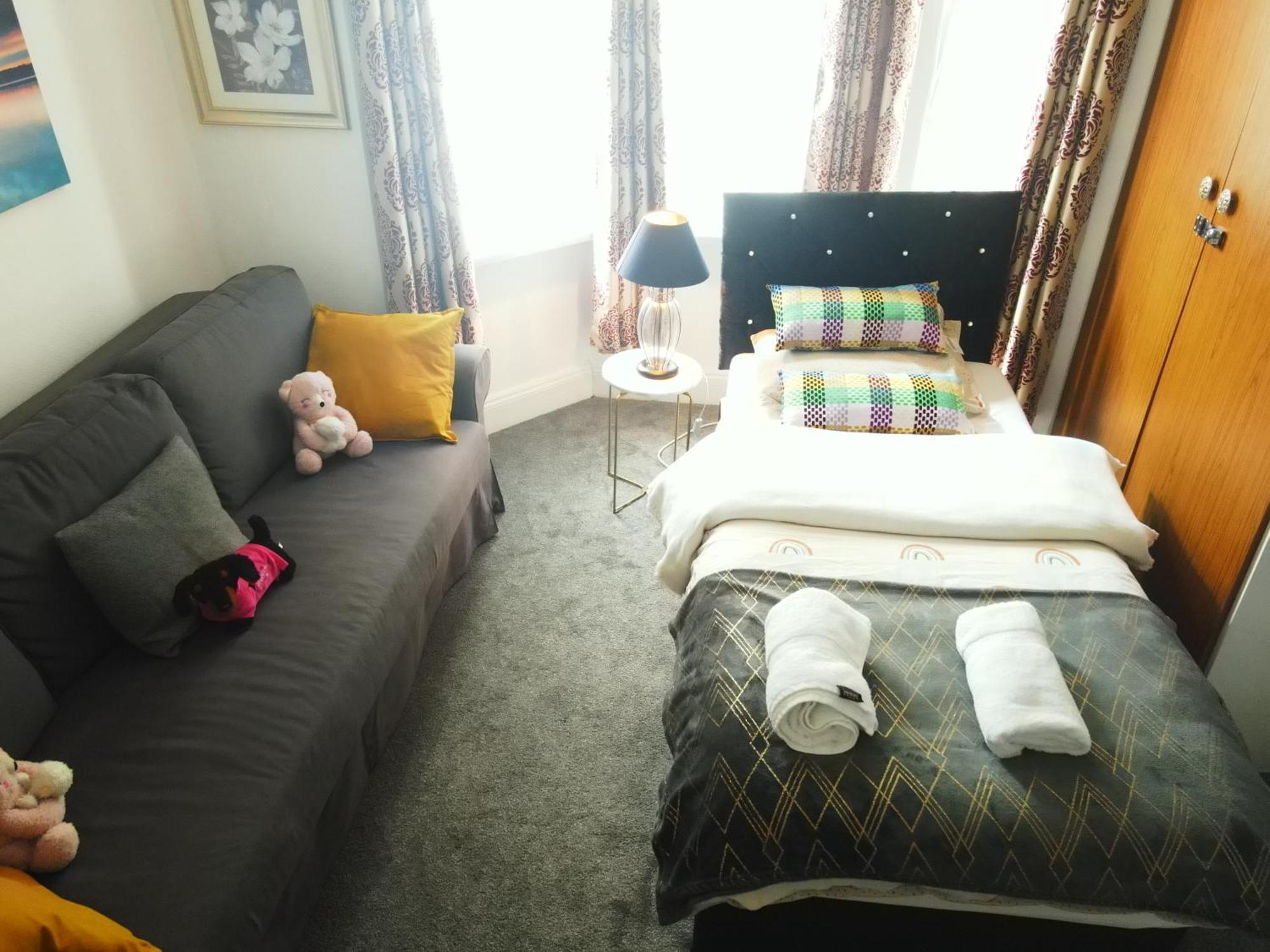 Service Accommodation 2 Bed Room Apartment In Newport South Wales Near Celtic Manor Icc Wales Exterior foto